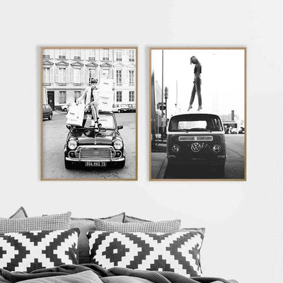 Pintura de coches antiguos en blanco y negro