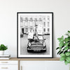 Pintura de coches antiguos en blanco y negro